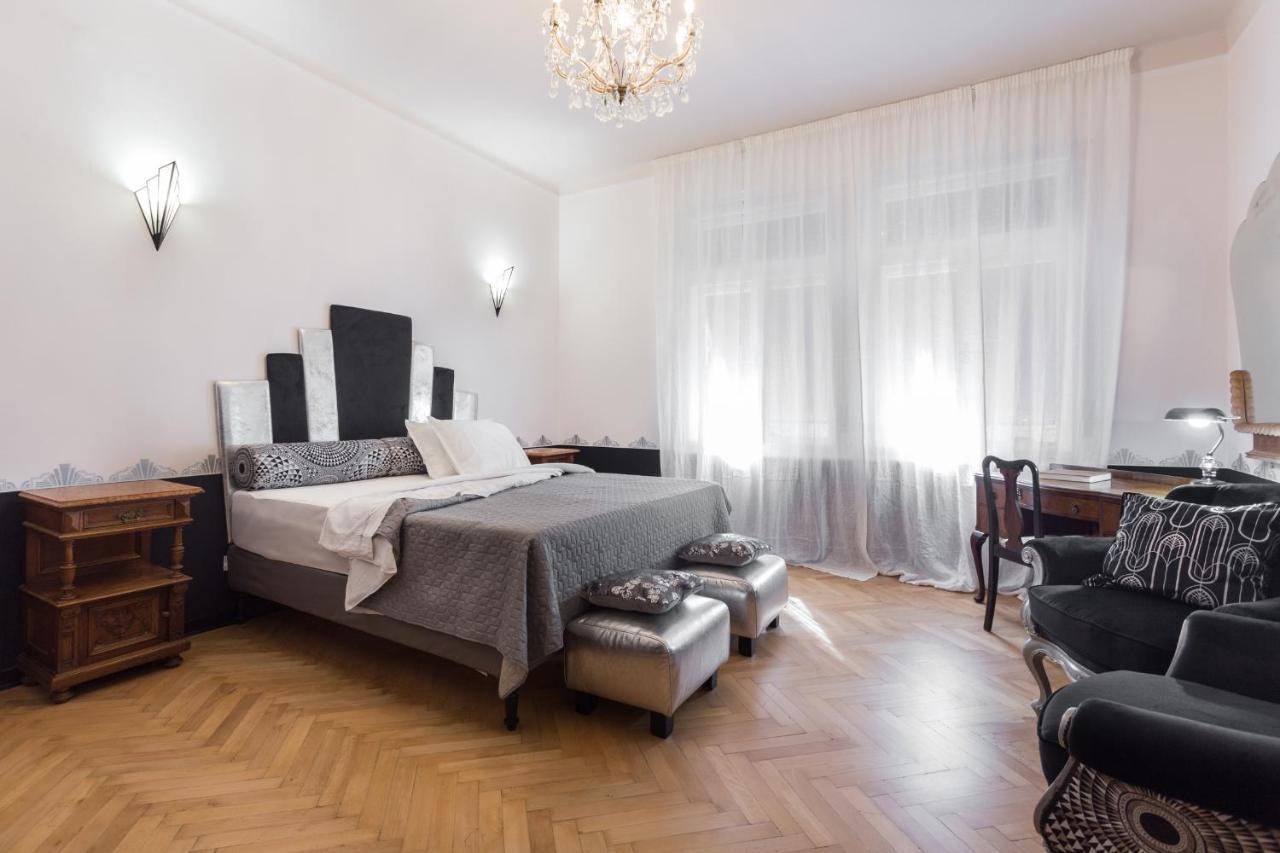 La Casa Di Gatsby Lusso In Pieno Centro Con Parcheggio Apartment Gorizia Bagian luar foto
