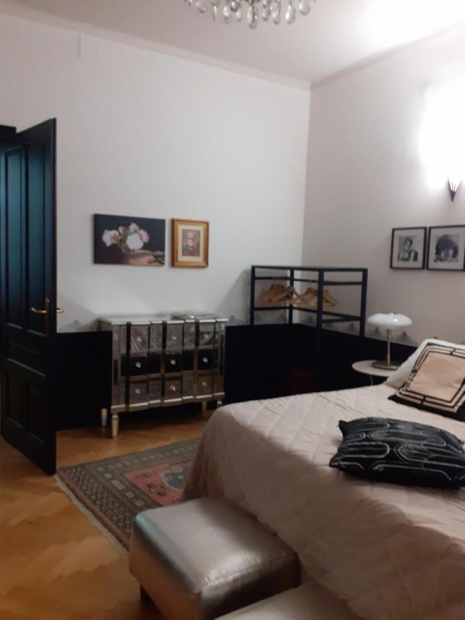 La Casa Di Gatsby Lusso In Pieno Centro Con Parcheggio Apartment Gorizia Bagian luar foto